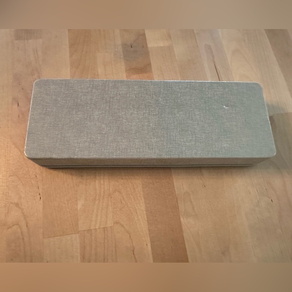 Christian Dior Beauty Gold Pouch Case - Picture 3 of 7